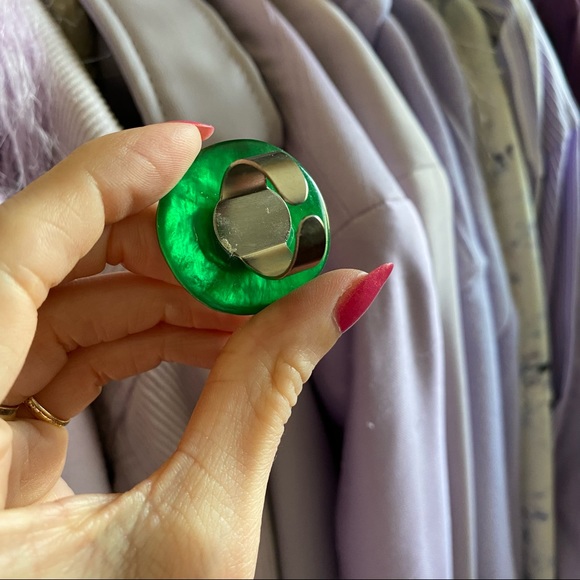 ✨SOLD✨ green plastic ring - Picture 8 of 8